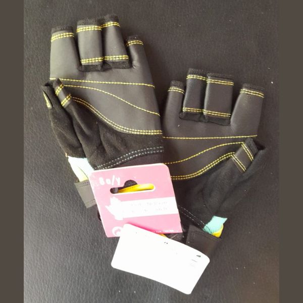 Gloves – ₹899
