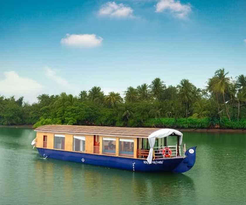 The Queen of Chaliyar  - Houseboat